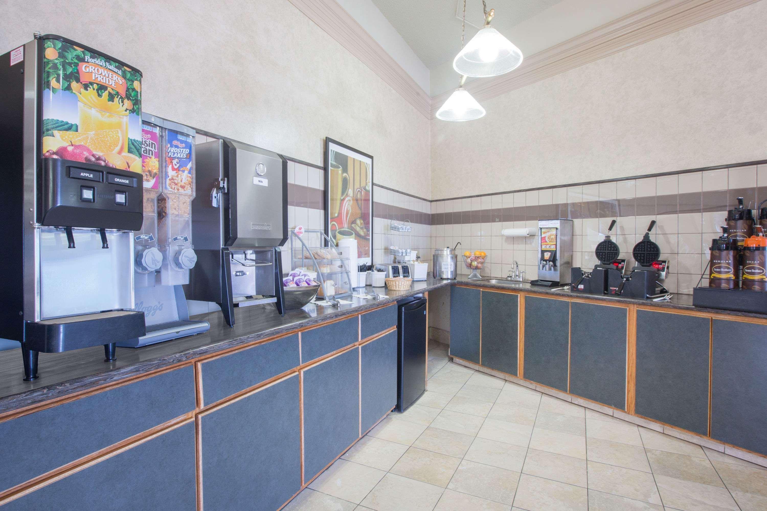 卡斯珀西河畔速8酒店 外观 照片